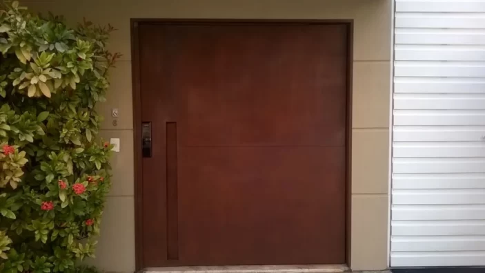 Porta pivotante 1,8m de largura aço corten