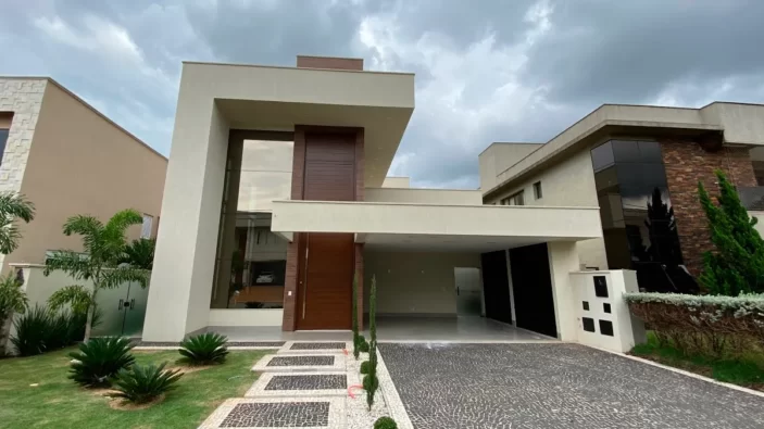 Fachada com vidro espelhado